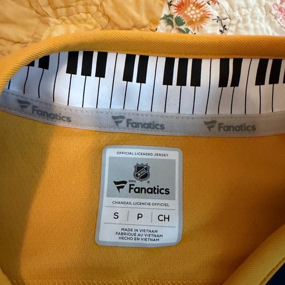 Men’s Nashville Predators Roman Josi Jersey - Picture 3 of 4